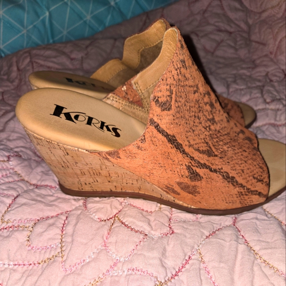 Korks Snake Print Orange & Gold Wedges 8.5